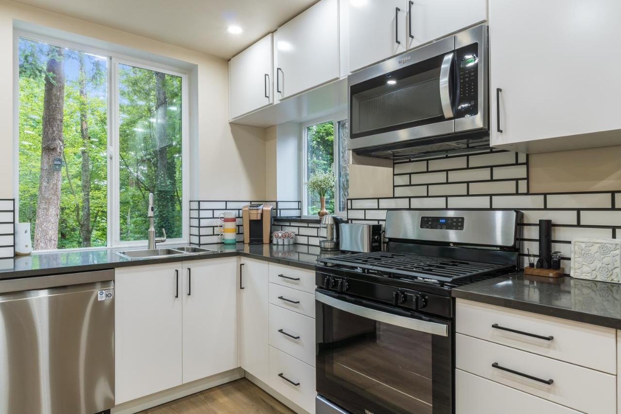 Beautiful Place With A Great Location, Free Parking, Wifi & Large Tv. Federal Way Exterior photo